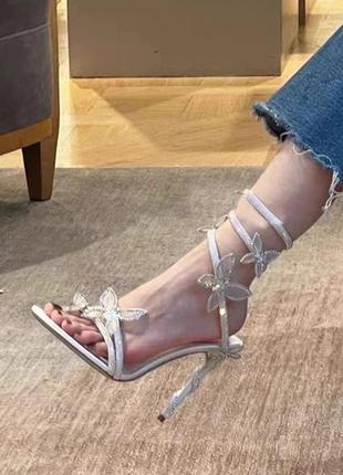 Босоніжки срібні блискучі камні стрази шнуровка