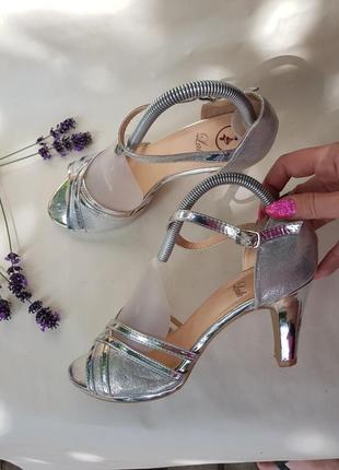Босоніжки срібні блискучі сяючі танцювальні парча лакові для танців бальні сальса 40
