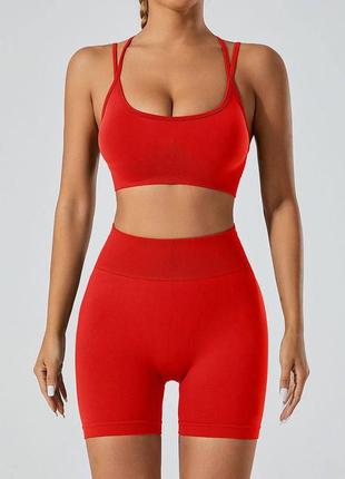 Спортивний костюм (топ на бретелях та шорти) з пуш-ап ефектом червоного кольору, розмір s
