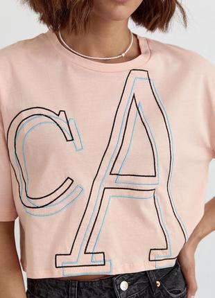 Укорочена жіноча футболка з вишитими літерами — персиковий колір, l/xl (є розміри)4 фото