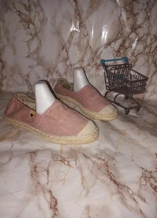 Рожеві текстильні мокасини еспадрильї.