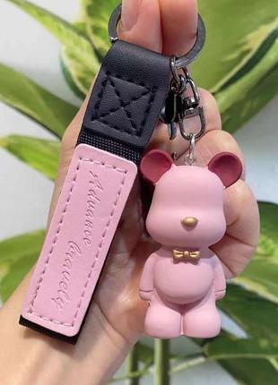 Трендовый брелок на ключи или сумку медведь розовый