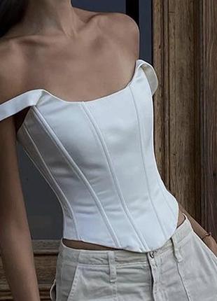 Стильный корсет на шнуровке