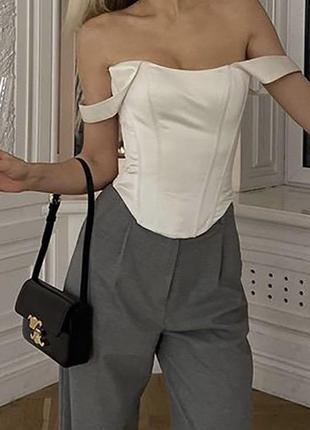 Стильный корсет на шнуровке