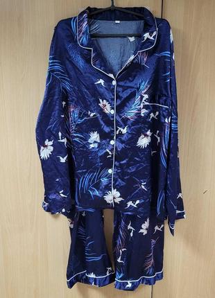 Атласная пижама.