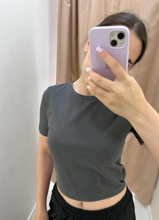 Укорочена еластична футболка від zara