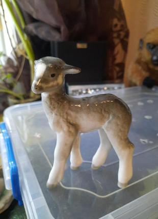 Порцелянова статуетка лобз ягня