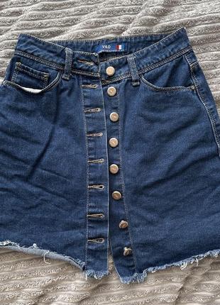 Джинсовая юбка на пуговицах