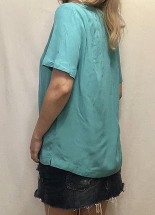 Голубая блуза с v-образным вырезом с короткими рукавами2 фото