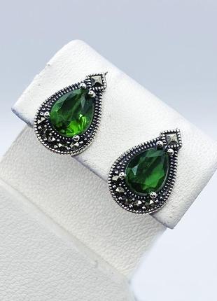 Сережки серебряные с изумрудом и марказитом 3,63 г