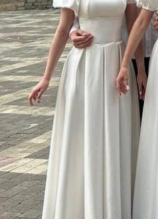 Корсетна біла сукня