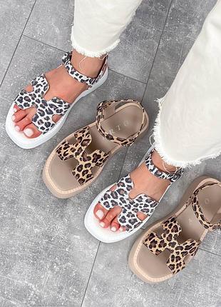 Леопардові жіночі босоніжки з натуральної замши