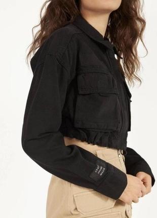 Вкорочена джинсова куртка bershka2 фото