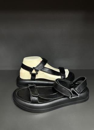 Кожаные босоножки