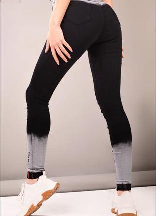 Жіночі молодіжні джинсові чорні штани котон стрейч двоколірні.4 фото