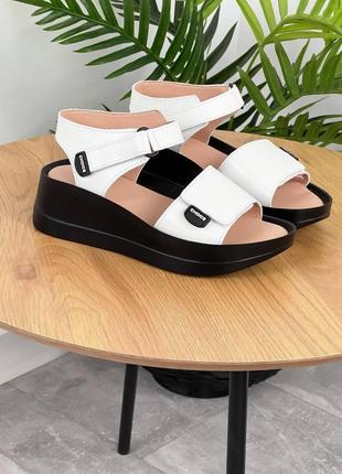 Кожаные босоножки с липучкой для регуляции полноты