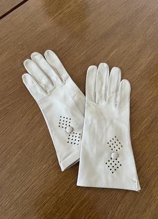 Кожаные перчатки