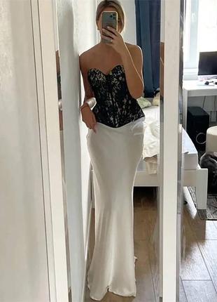 Атласна спідниця