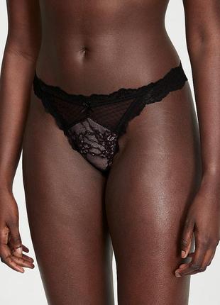 Трусики тонг с цветочным кружевом victoria's secret