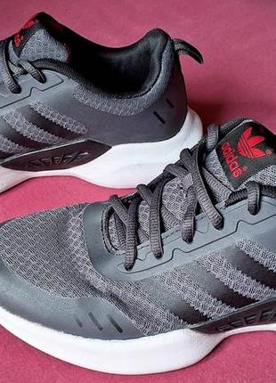 Кросовки adidas оригинал,размер 43,стелька 28см