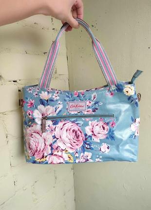 Оригінальна зручна стильна сумка від бренду cath kidston з фірмовим принтом з квітами трояндами