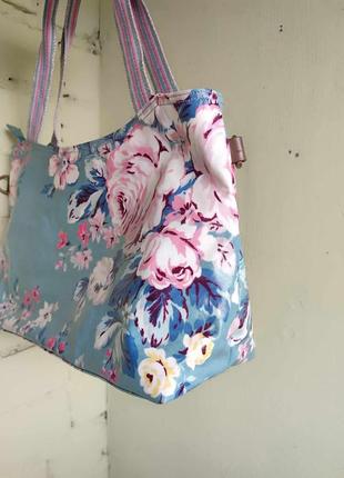 Оригинальная удобная стильная сумка от бренда cath kidston с фирменным принтом с цветами розами4 фото
