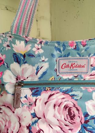 Оригінальна зручна стильна сумка від бренду cath kidston з фірмовим принтом з квітами трояндами2 фото