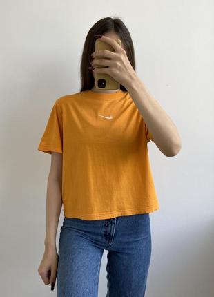 Оверсайз футболочка від nike з логотипом по центру центр лого