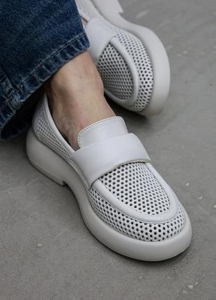Стильные женские летние лоферы из натуральной кожи молочного цвета, туфли с перфорацией5 фото
