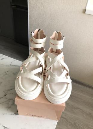 Босоніжки жіночі