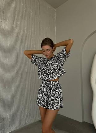 Летний костюм кроп топ без рукавов лонгслив укороченный шорты мини клеш с разрезами компле...