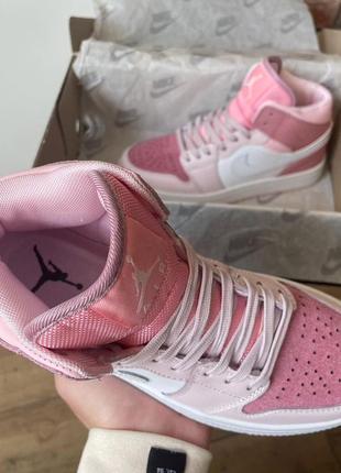 Женские кроссовки nike air jordan 1 retro pink джордан розового цвета 3