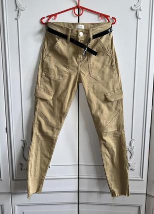 Вузькі штани карго пісочного кольору