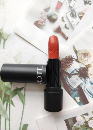 Стійка зволожуюча помада коралово-коричнева note