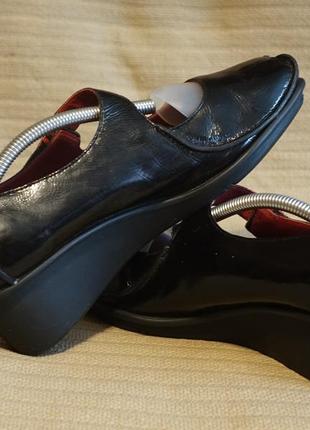 Черные лакированные кожаные туфельки на высокой танкетке Clarks лето туфли англия 7 р. ( 26 см.)