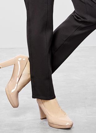 Лакові туфлі