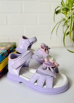 Босоножки девочкам яркие, удобные и стильные