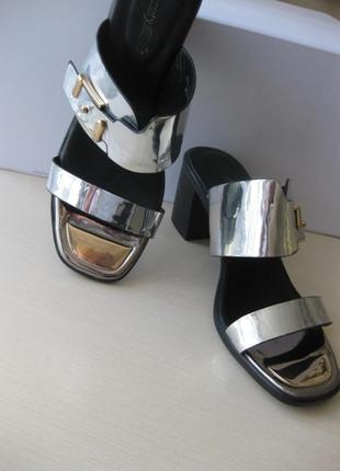 Прекрасні сріблясті босоніжки для легкої ходи !!!