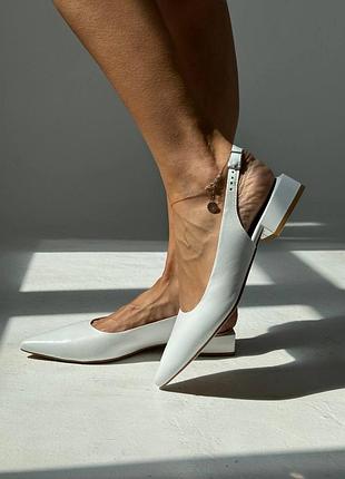 Босоніжки жіночі шкіряні білі закриті