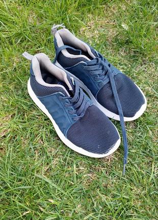 Продам дитячі кросівки