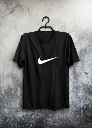 Базова футболка nike чорного кольору