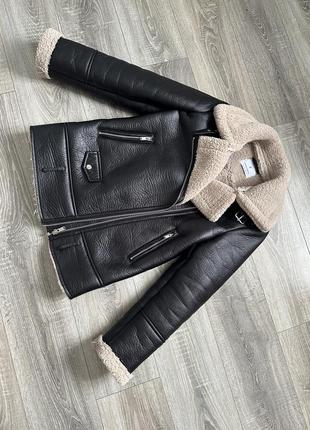 Черная демисезонная куртка stradivarius