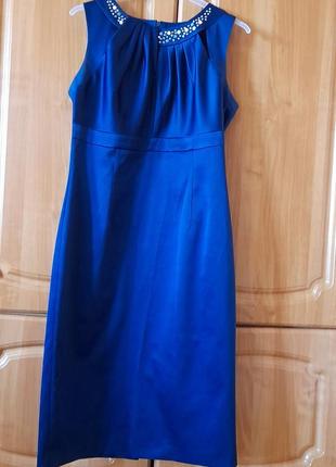 Платье темно синего цвета 
атлас дорогой, плотный
ззади на замочке
длина 100 см
полуобхват груди 42 см
талия 40 см1 фото