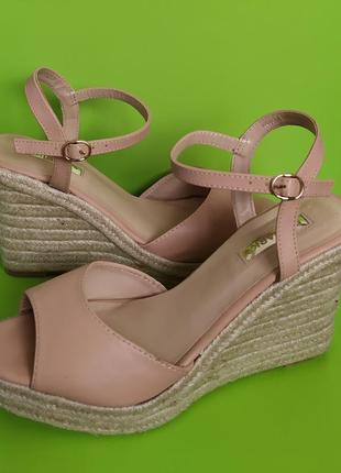 Бежевые босоножки на танкетке primark, 6/39