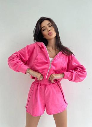 Трендовый велюровый костюм с шортами и укороченными худи 9
