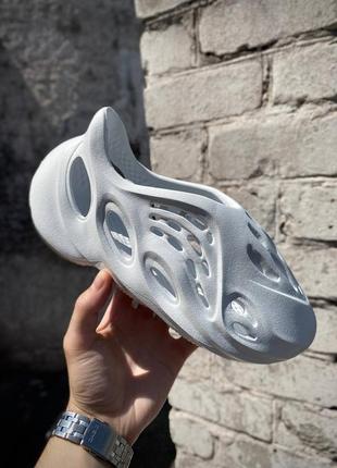 Жіночі шльопанці indoor yeezy foam runner white8 фото