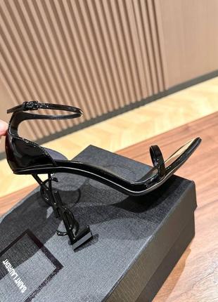 Босоніжки в стилі yves saint laurent