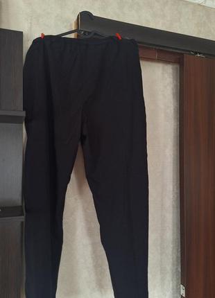 Легкие прямые брюки на резинке на пышную женщину3 фото