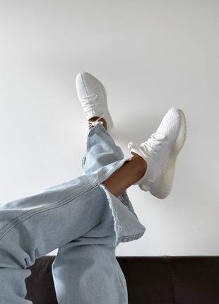 Женские кроссовки adidas yeezy 350 v2 boost white1 фото