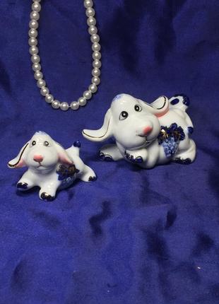 Пара фигурок семьи собачек фарфоровых щенок позолота синяя роспись н4535